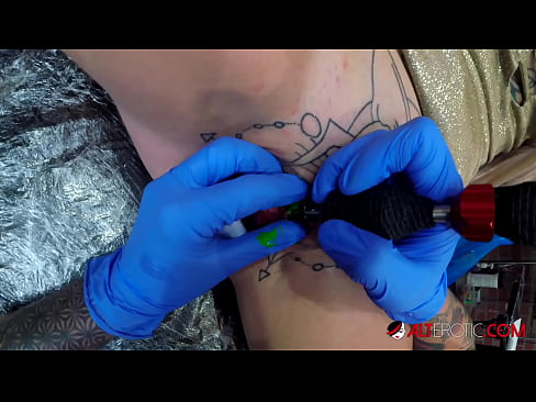 ❤️ tattooed ທີ່ສຸດ Hottie Sully Savage ໄດ້ຮັບ tattoo ສຸດ clitoris ຂອງນາງ ☑ ຮູບໂປ້ຍາກ ທີ່ lo.tubesexer-com.ru ❌️❤